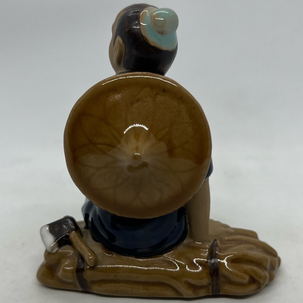 Vintage Chinese Wanjiang Mudman on Wood Pile w/ Axe & Hat Figurine-Signed - Picture 3 of 6